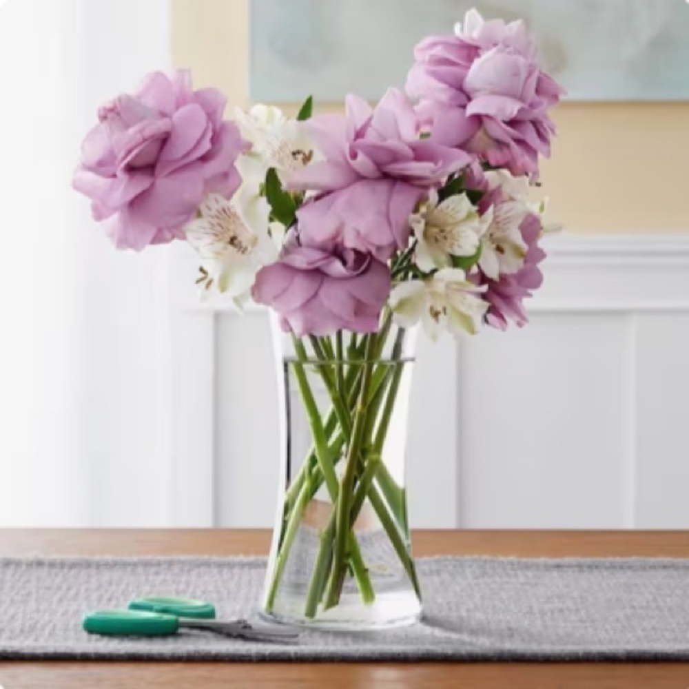 Classic Glass Sidney Vase (2/$10 Item 🛍️)